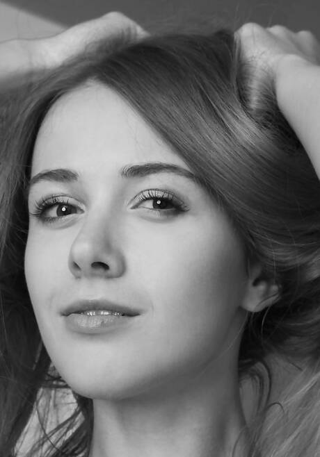 Met Art invites you to browse their xxx photos with Lina Diamond demonstrating beautiful form