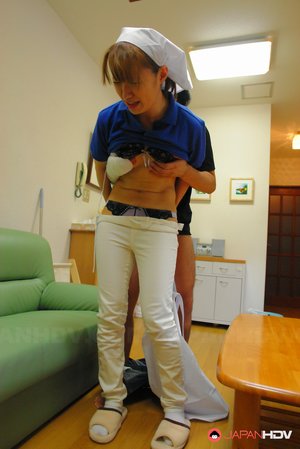 Japan HDV offers a free picture gallery with Yukari Toudou in boy-girl action